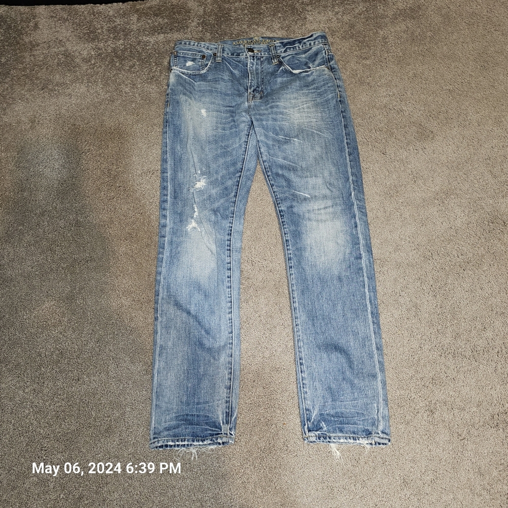 American Eagle destressed jeans
